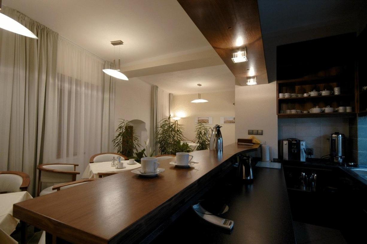 אולומוץ Hotel Penzion Na Hrade מראה חיצוני תמונה