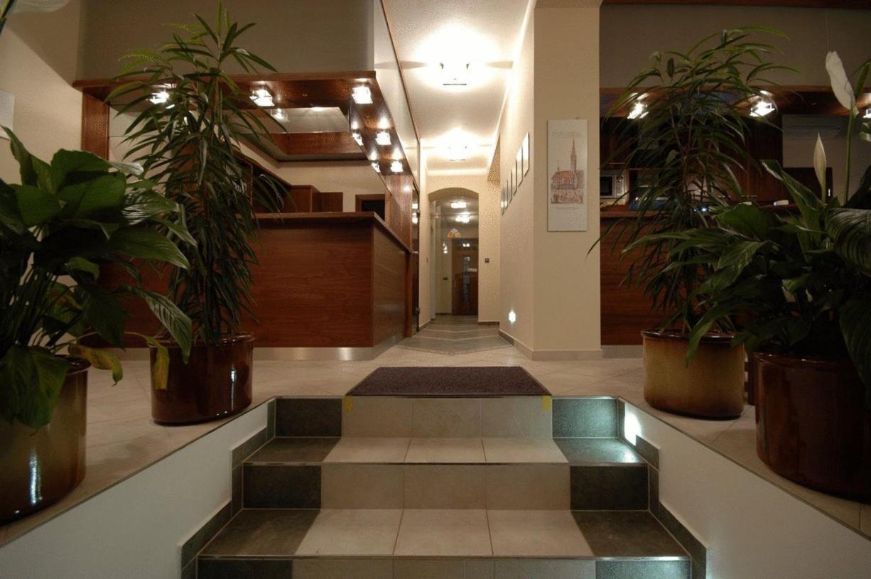 אולומוץ Hotel Penzion Na Hrade מראה חיצוני תמונה
