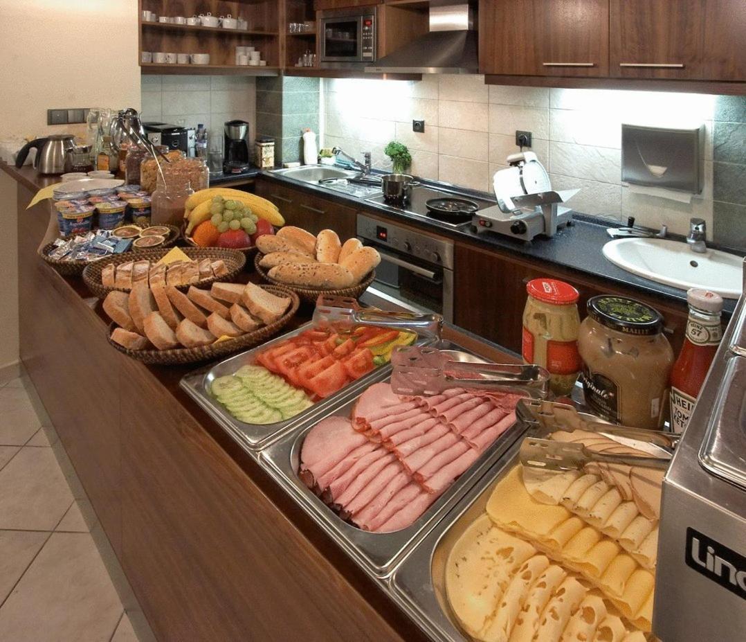 אולומוץ Hotel Penzion Na Hrade מראה חיצוני תמונה