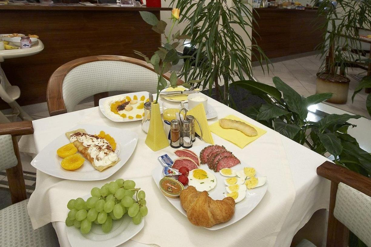 אולומוץ Hotel Penzion Na Hrade מראה חיצוני תמונה