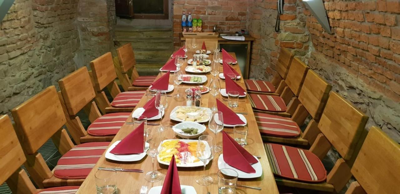 אולומוץ Hotel Penzion Na Hrade מראה חיצוני תמונה